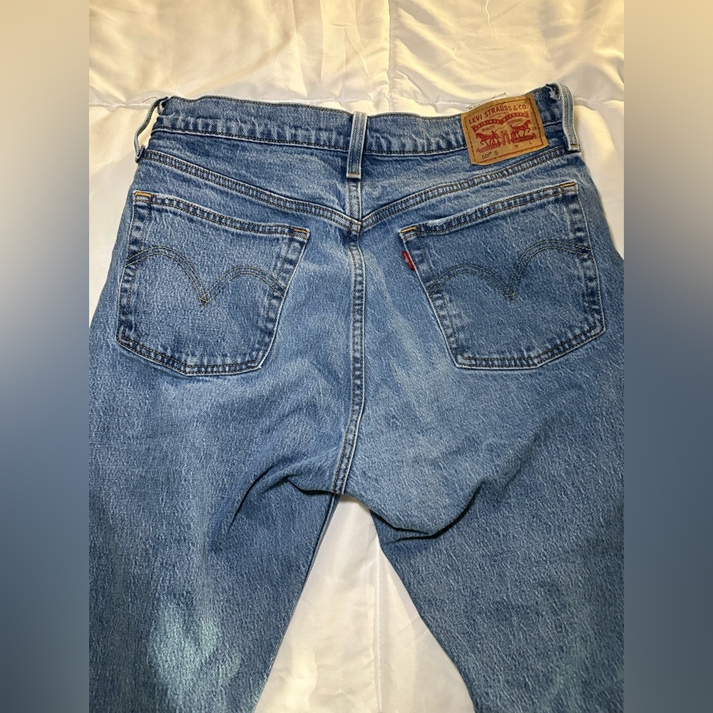 LEVI RIPPED HIGH RISE MOM JEANS - Picture 4 of 4